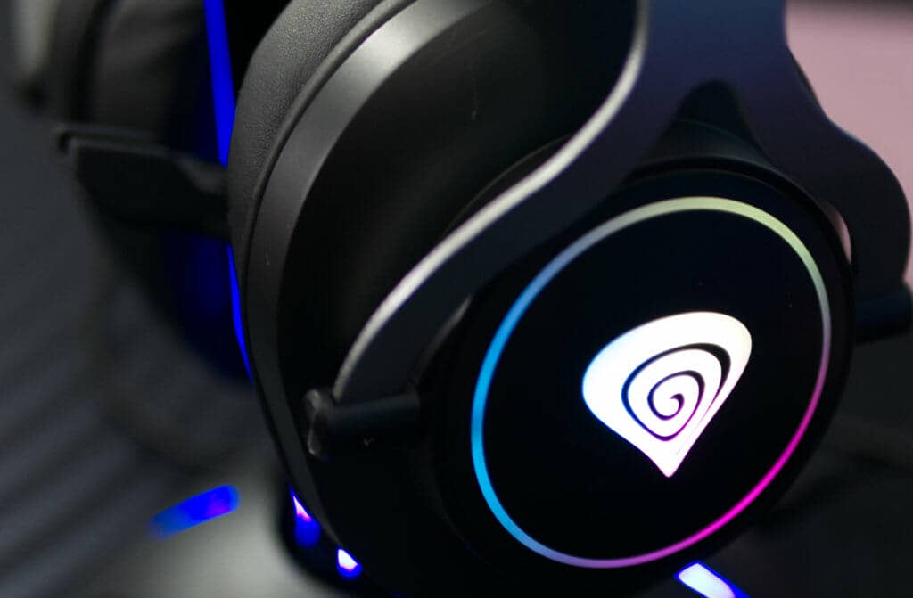 RGB Gaming Headset: Tai nghe chơi game RGB mang đến trải nghiệm âm thanh sống động, hỗ trợ mic rõ nét giúp giao tiếp trực tuyến dễ dàng hơn bao giờ hết. Tận hưởng cảm giác sống động nhất khi chơi game với sản phẩm chất lượng từ chúng tôi.